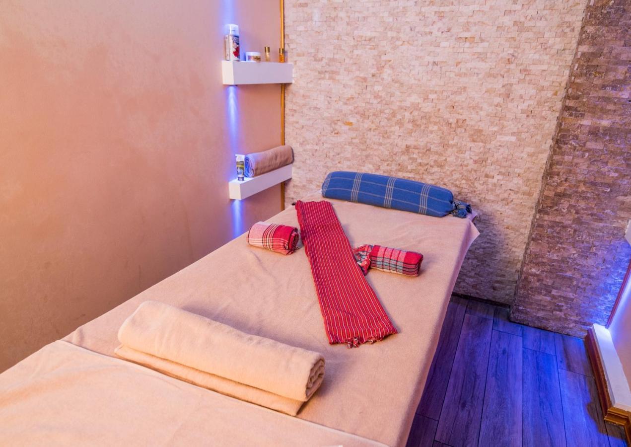 Midmar Deluxe Hotel Istanbul Bagian luar foto